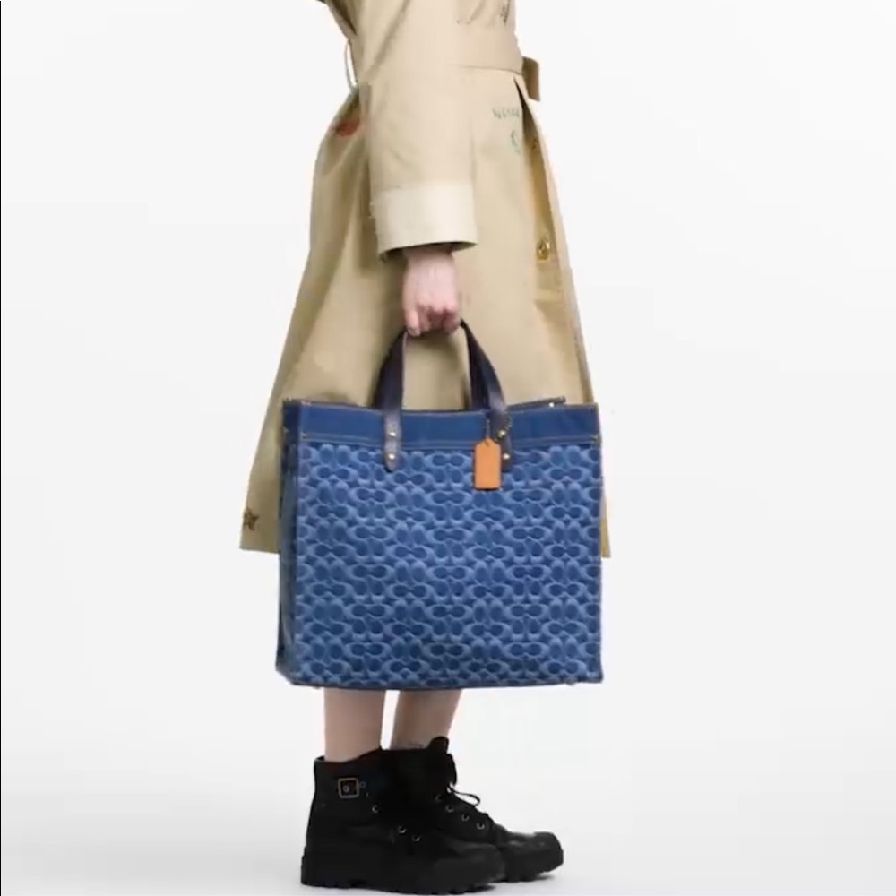 DENIM COACH FIELD TOTE SIGNATURE TOTE 40 IN  (UNISEX) - Picture 10 of 13